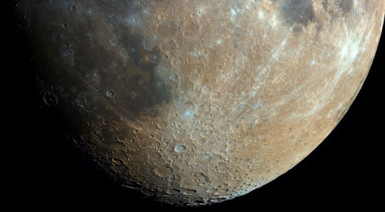 عکسی شگفت انگیز از ماه در بالکن!
