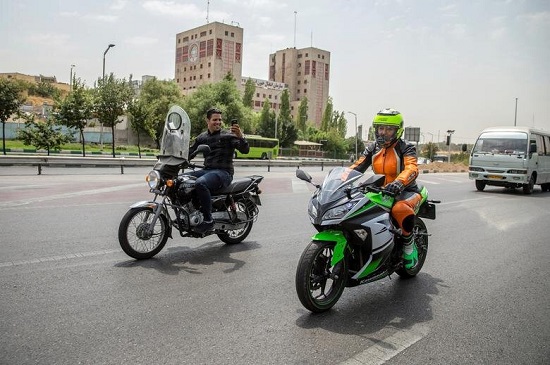 روایت تصویری رویترز از زندگی موتورسوار زن ایرانی