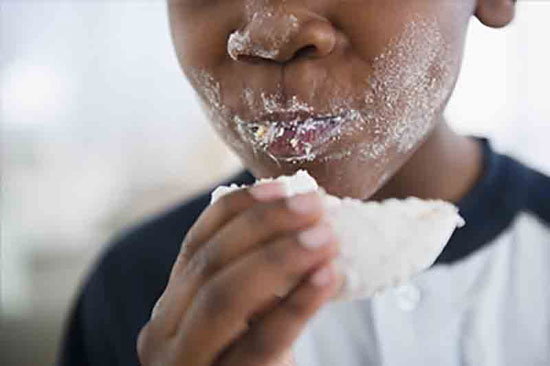 چرا شکر چسبناک است؟