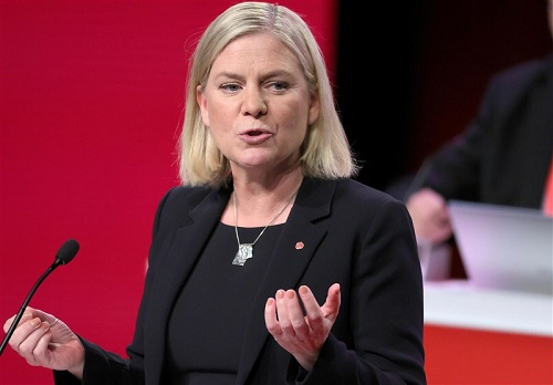 اولین نخست‌وزیر زن سوئد، نیامده استعفا کرد