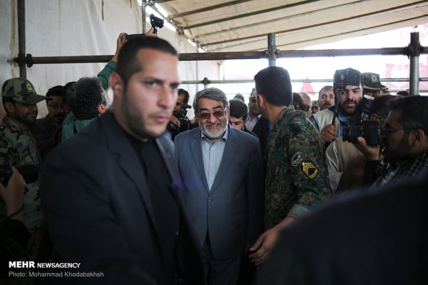 بازدید وزیر کشور از پایانه مرزی مهران و چذابه