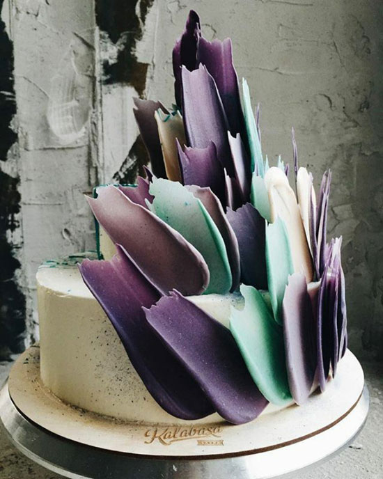تزئین کیک به شکل «حرکت قلم موی نقاشی»