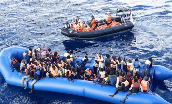 نجات ۱۵۶ مهاجر در آب‌های مدیترانه