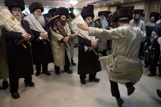 تصاویری از رقص عجیب یهودی‌ها