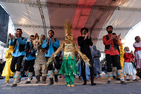 عکس: اجراهای خیابانی جشنواره تئاتر فجر