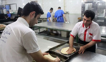 تصاویری از پخت نان افطاری تبریزی