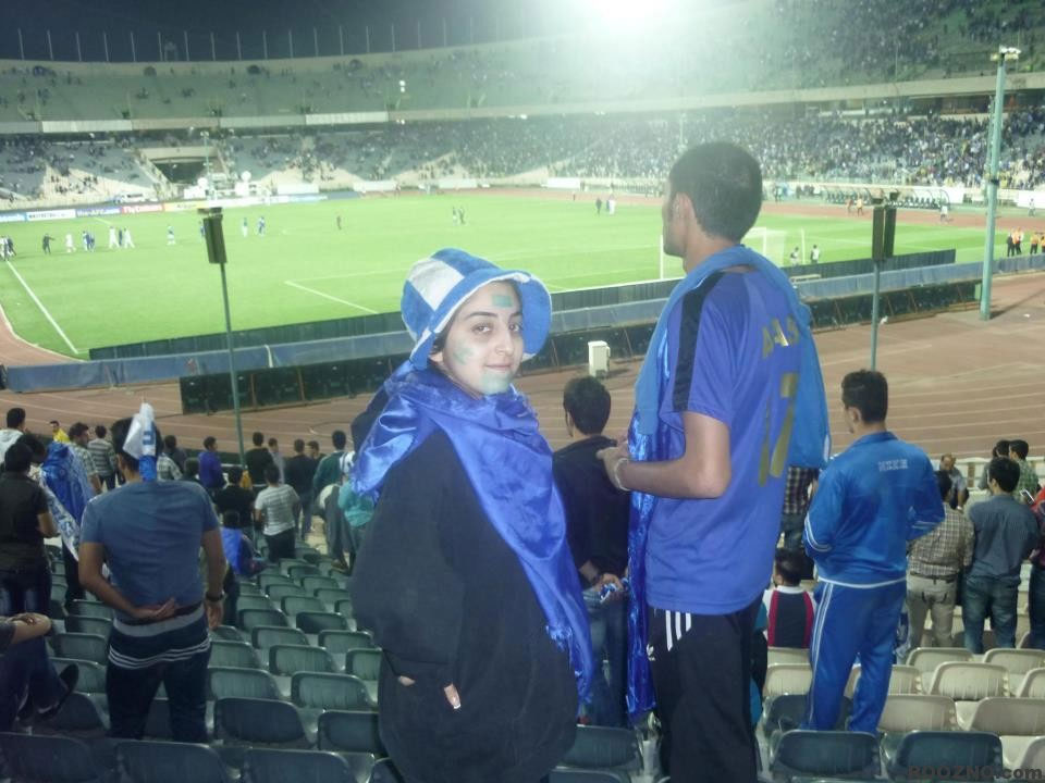دختر استقلالی در استادیوم آزادی! +عکس