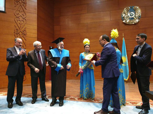 اعطای عنوان پروفسور افتخاری به ظریف