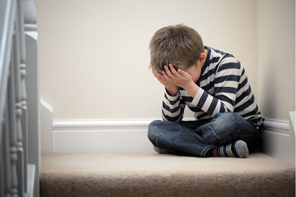 علائم افسردگی کودکان که باید جدی بگیرید