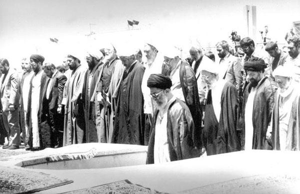 عکس روز: نماز جمعه تهران در سال 69