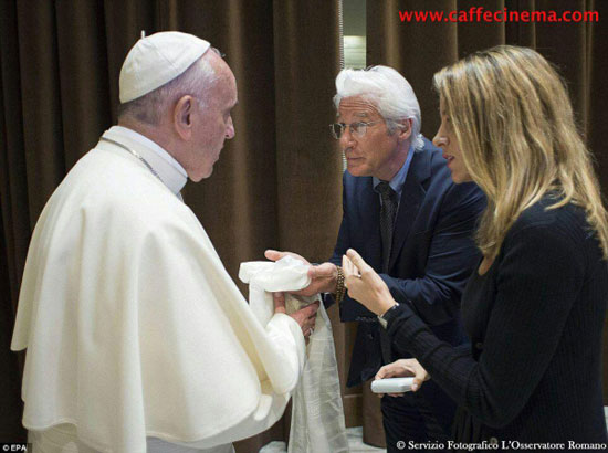 جورج کلونی از پاپ نشان افتخار گرفت