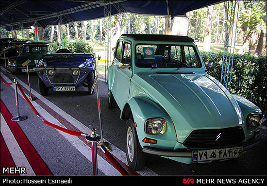 نمایشگاه خودروهای کلاسیک در سعدآباد
