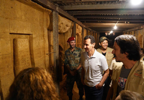 بازدید بشار اسد و همسرش از تونل‌های مرگ