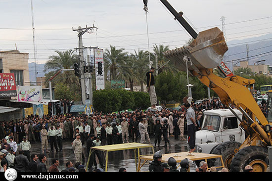 عکس اعدام عاملان 2 جنایت در جیرفت (18+)