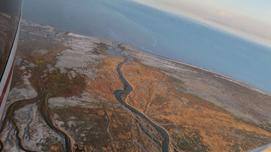تصاویری از آب‌های دو رنگ دریاچه ارومیه