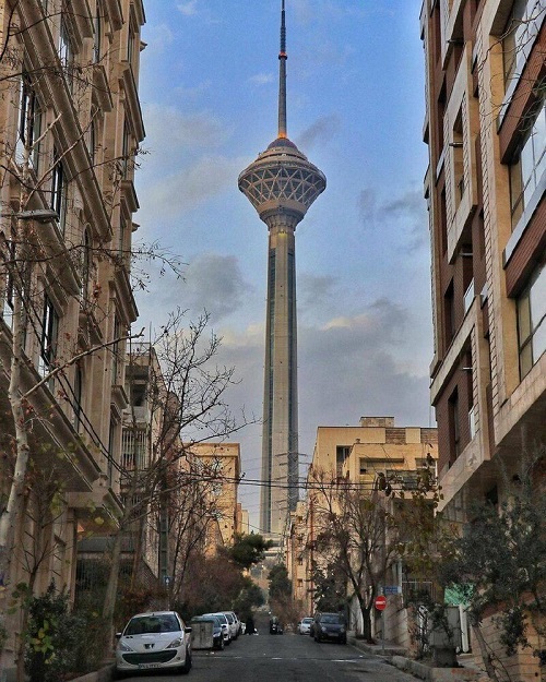 نمایی رویایی از برج میلاد و آسمان تمیز تهران