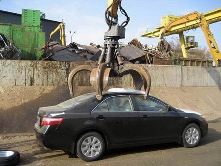برخورد خشن روس ها با ماشین ها!/ عکس
