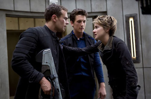 «واگرا» (Divergent)، شورشی های آخرالزمانی