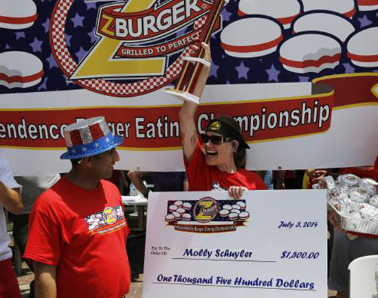 بزرگترین مسابقه همبرگر خوری! +عکس