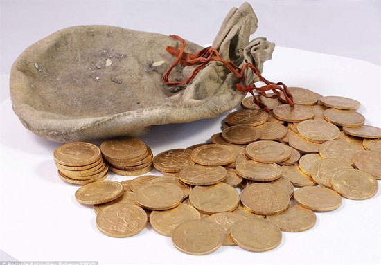 کشف بزرگترین گنجینه سکه طلا در تاریخ انگلیس
