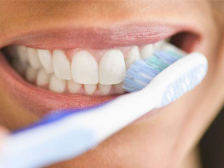 10 عادت تخریب کننده دندان ها