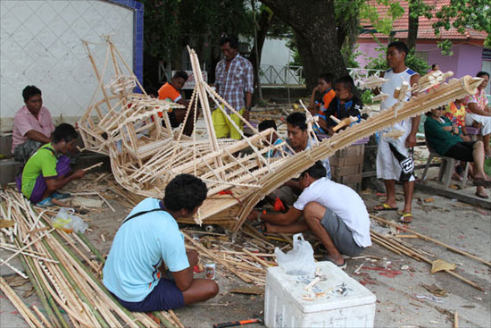 عیدِ «قایق چوبی» در جزایر تایلند +عکس