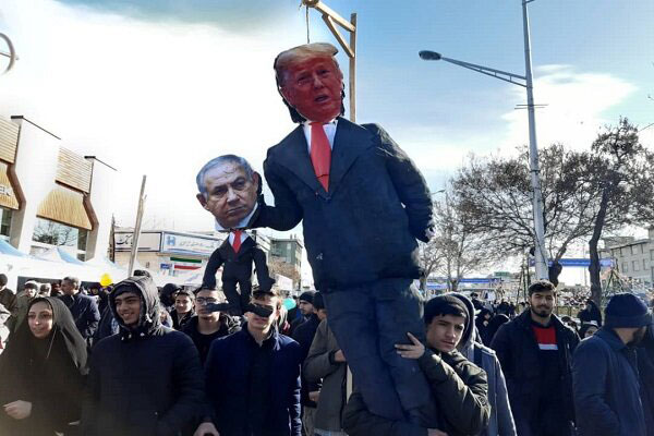 راهپیمایان تهرانی، ترامپ را دار زدند