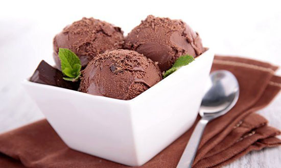 بستنی در فنجان شکلاتی