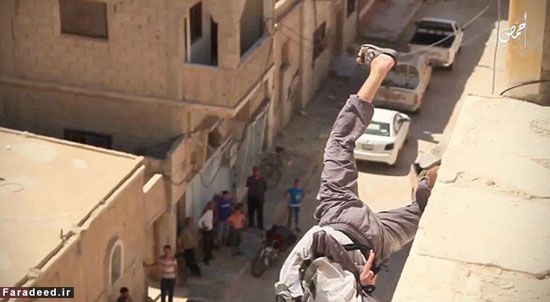 مجازات دو جوان به سبک داعش +عکس
