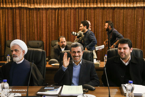چهره خندان ظریف و احمدی نژاد در مجمع