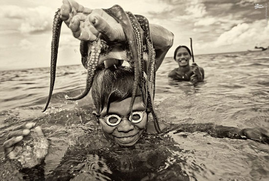 عکس: این قبیله روی دریا زندگی می‌کنند
