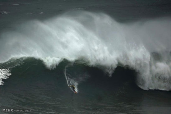 موج سواری در امواج وحشی پرتغال +عکس