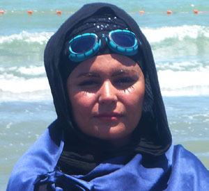 لباس؛ مانع ثبت رکورد دختر شناگر ایرانی