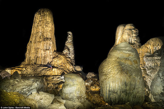 کایاک سواری در اعماق و بازدید از جنگل زیرزمینی