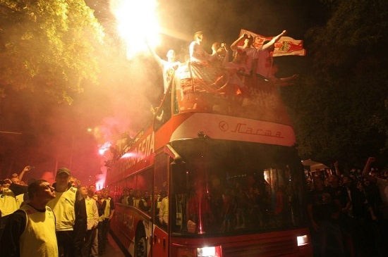 آتش گرفتن اتوبوس قهرمان سوپر لیگ صربستان