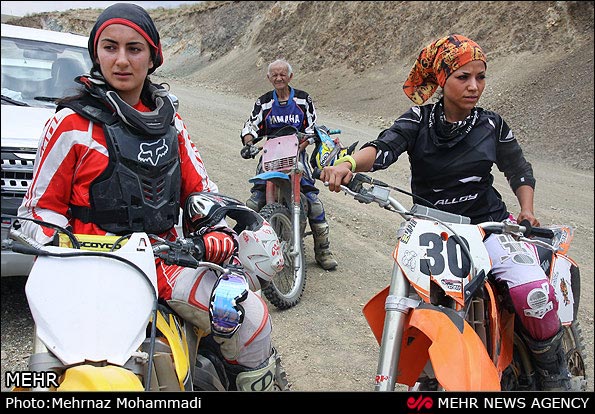 عکس؛ نورا نراقی، بانوی موتورسوار ایرانی