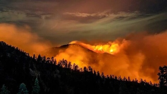 آتش‌سوزی در کالیفرنیا گسترش یافت