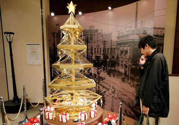 ساخت درخت کریسمس با 19 کیلوگرم طلا!