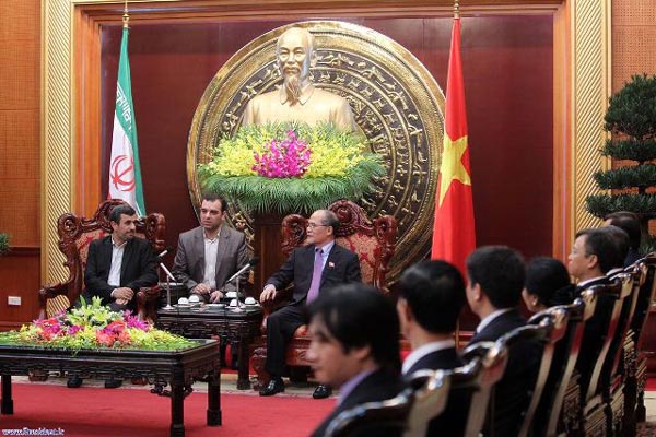 تصاویر: تغییرات ویتنامی ها در پرچم ایران!
