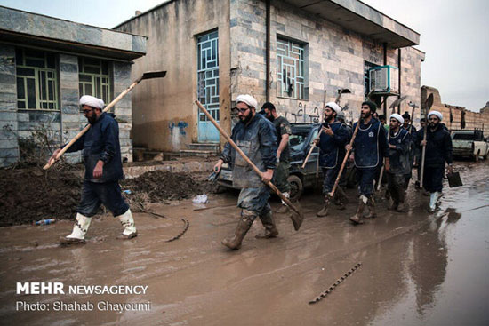 حضور جهادی روحانیون در مناطق سیل زده