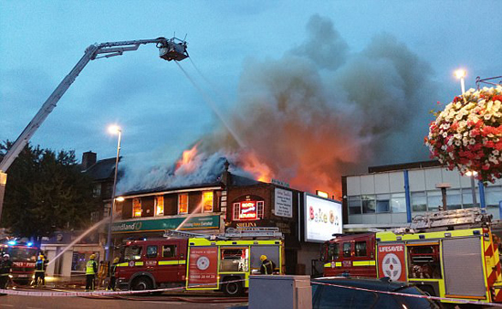 آتش سوزی مشکوک در فروشگاهی در لندن