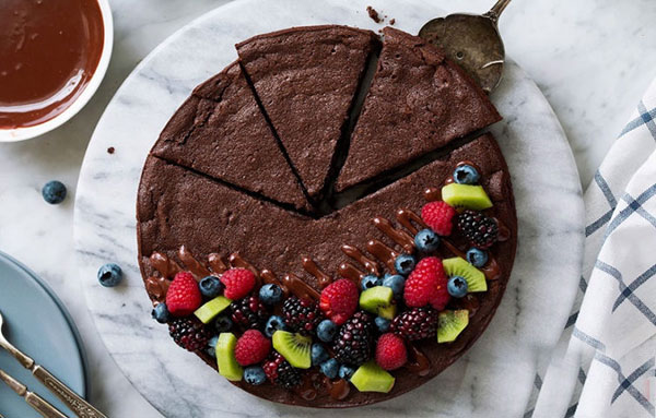 طرز تهیه کیک شکلاتی بدون آرد، مرحله‌به‌مرحله