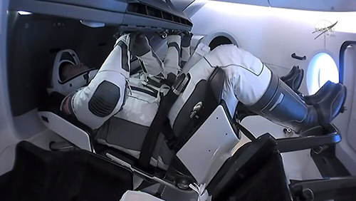 کپسول کرو دراگون فضانوردان ناسا را برمی‌گرداند