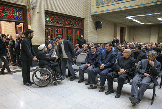 عکس: مردان‌ احمدی‌ نژاد در مراسم ختم‌