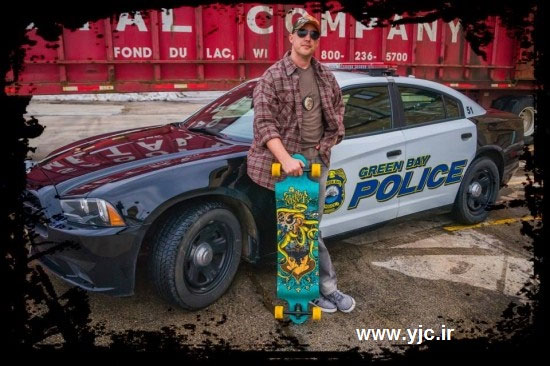 اولین پلیس اسکیت سوار در دنیا +عکس