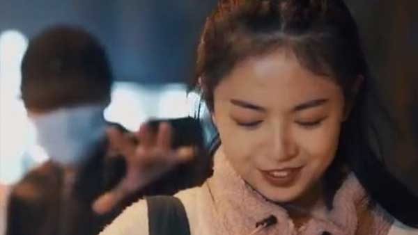 آگهی جنجال‌برانگیز یک دستمال آرایش در چین