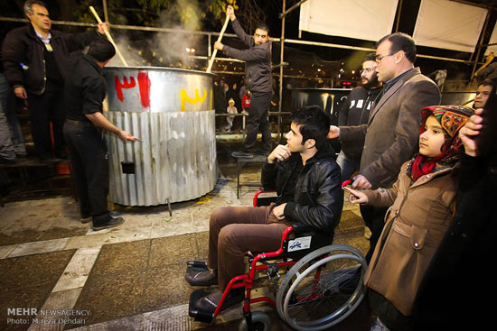 عکس: تهیه و توزیع آش 80 تنی در شیراز