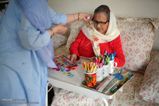 نقاشی‌های زیبای مادربزرگ 86 ساله ایرانی