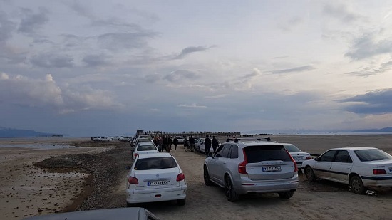 هجوم مردم برای دیدن دریاچه ارومیه