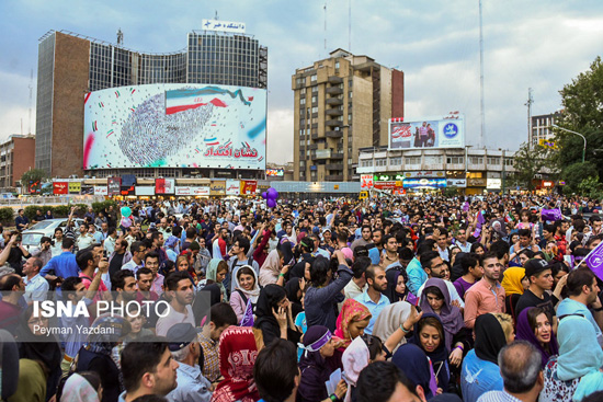 شادی مردم پس از انتخابات در تهران (1)